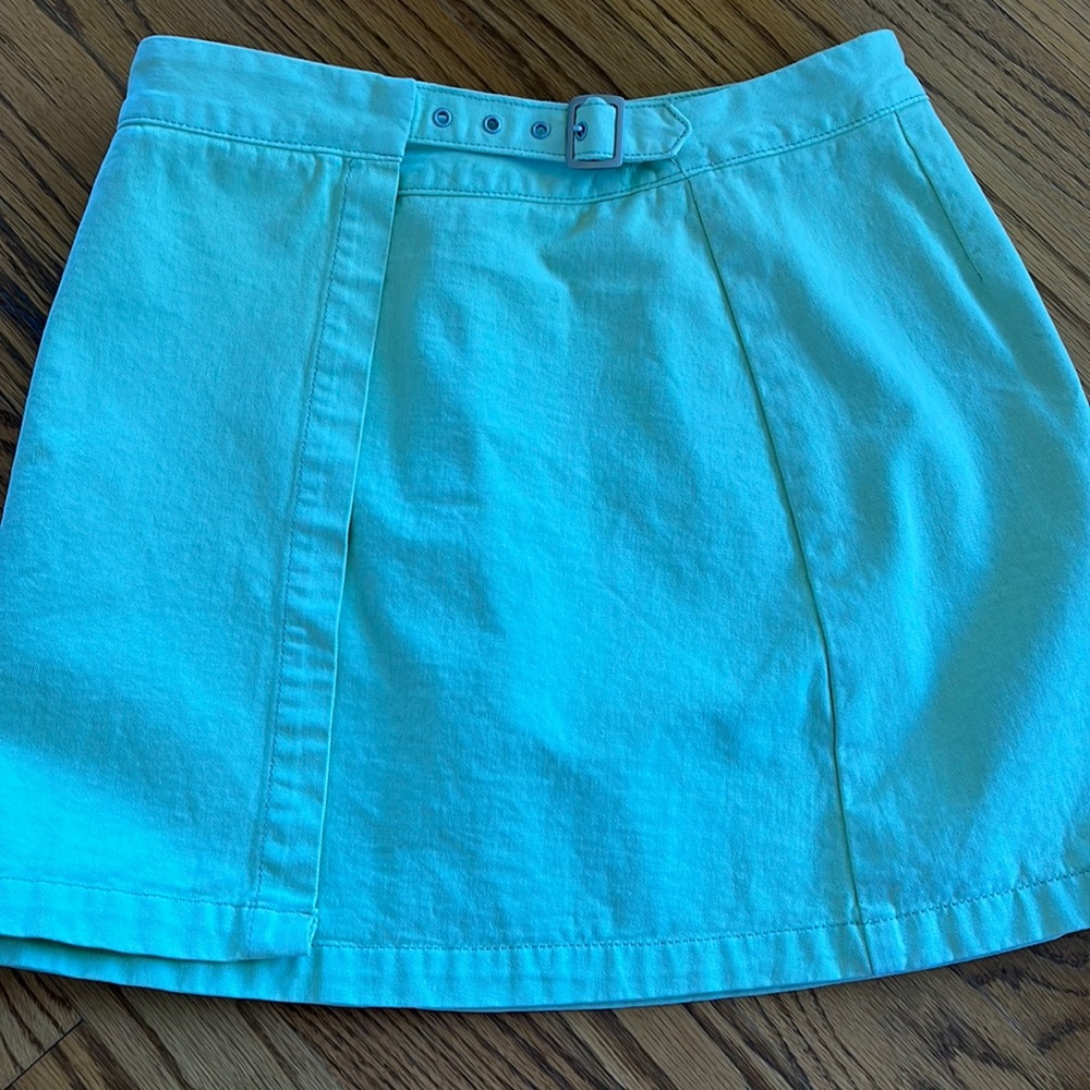 Light green adjustable waist skirt. brandy melville